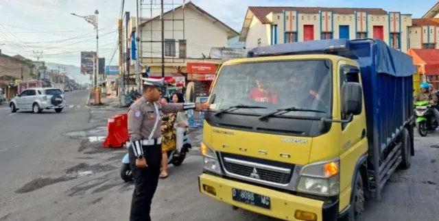 Ribuan Pelanggar Lalu Lintas Ditindak Selama Operasi Zebra Lodaya 2025 di Garut