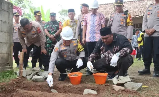 Kapolres Subang Pimpin Peletakan Batu Pertama Program RUTILAHU