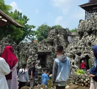 Kunjungan Wisata Meningkat, Goa Sunyaragi Perkuat Keamanan dan Pemandu Wisata di Libur Nataru