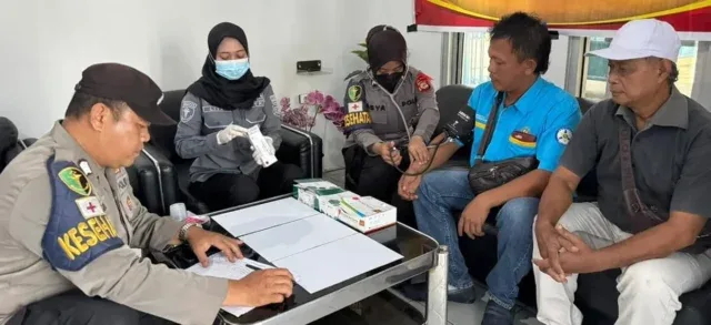 Pastikan Keselamatan Penumpang, Polresta Cirebon Gelar Tes Urine Sopir Bus