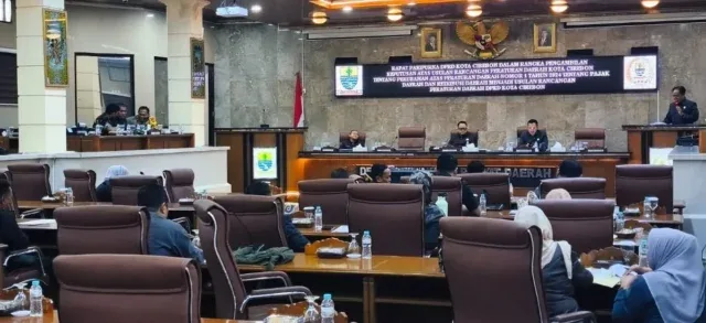 Delapan Fraksi DPRD Kota Cirebon Setujui Perubahan Perda PDRD