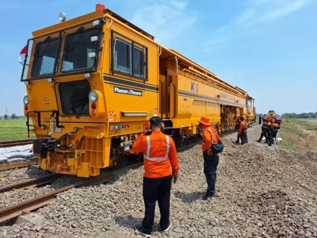 KAI Daop 3 Cirebon Tingkatkan Perawatan Prasarana KA Sepanjang 2025