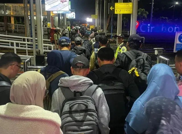 Daop 3 Cirebon Masih Operasikan KA Tambahan Hingga Akhir Januari 2026