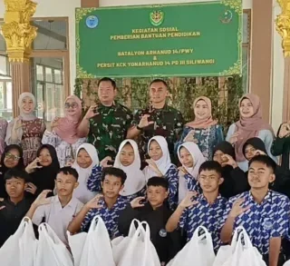 Peduli Pendidikan, Arhanud 14 PWY dan Persit KCK Salurkan Bantuan Seragam hingga Sepatu