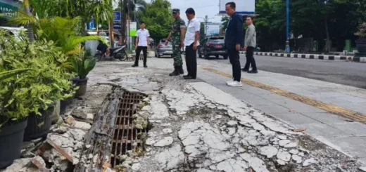 Sidak Parkir Liar, Wali Kota Cirebon Minta Trotoar Rusak Segera Dibereskan