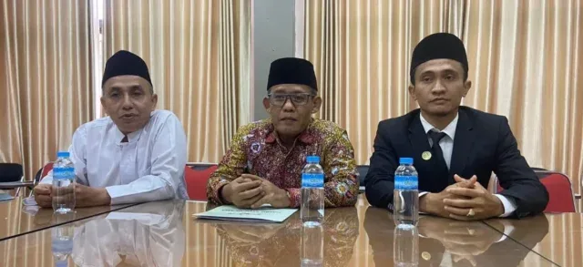 Harlah 1 Abad NU, PCNU Kabupaten Cirebon Gelar Istighosah Akbar dan Potong 100 Tumpeng