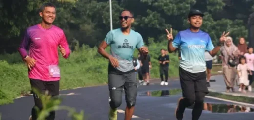 Paman Ridwan Sukses Lari 24 Jam 100 KM di Stadion Bima Cirebon