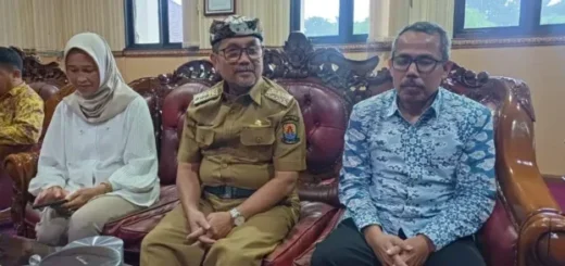 Bupati Imron Tegaskan Keamanan Dana Nasabah di Dua Bank Milik Pemkab Cirebon