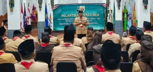 Lantik Pengurus Kwarcab Cirebon, Herman Suryatman Tekankan Jiwa Patriot Pramuka