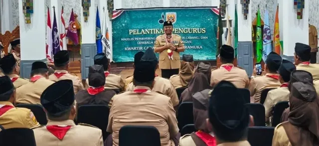 Lantik Pengurus Kwarcab Cirebon, Herman Suryatman Tekankan Jiwa Patriot Pramuka