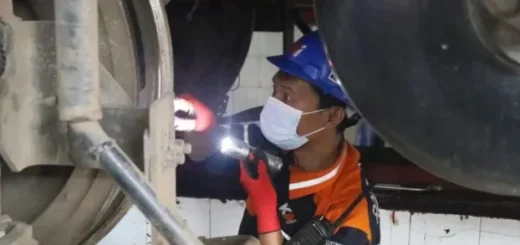 Perawatan Lokomotif dan Kereta, KAI Daop 3 Cirebon Siap Layani Pemudik Lebaran