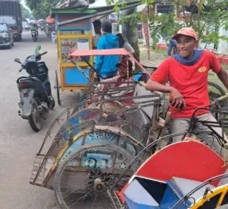 Arus Mudik Lebaran 2026, Tukang Becak di Kabupaten Cirebon Siap Terima Dana Kompensasi