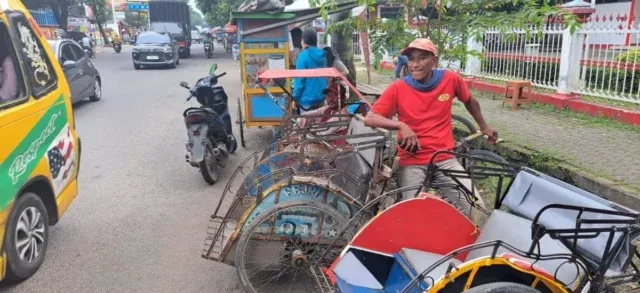 Arus Mudik Lebaran 2026, Tukang Becak di Kabupaten Cirebon Siap Terima Dana Kompensasi