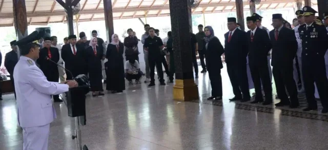 Pelantikan Pejabat di Kabupaten Cirebon: Bupati Imron Dorong Adaptasi, Tanggung Jawab, dan Pengabdian