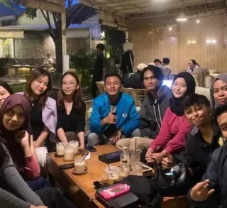Mahasiswa UGJ Teliti Kerja Tim dan Pelayanan Meraki Coffee Cirebon