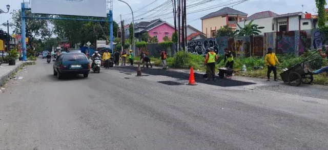 Wali Kota Cirebon: Perbaikan Jalan Kota Cirebon Terus Berlanjut Hingga H-2 Idulfitri
