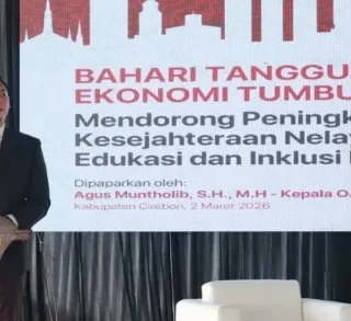 OJK Cirebon Perkuat Inklusi Keuangan Nelayan di Kampung Nelayan Merah Putih