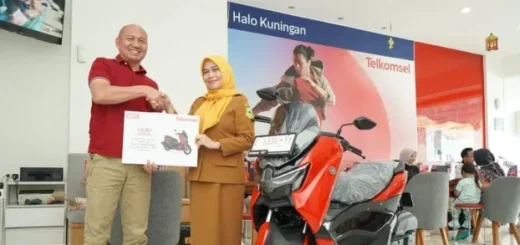 ASN Asal Kuningan Raih Sepeda Motor NMAX 155 dari Program SIMPATI HOKI Telkomsel