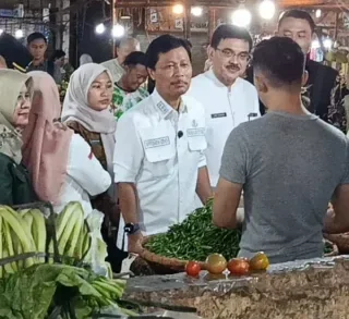 Effendi Edo Tinjau Pasar Jagasatru, Harga Cabai Naik dan Telur Puyuh Sulit Dicari