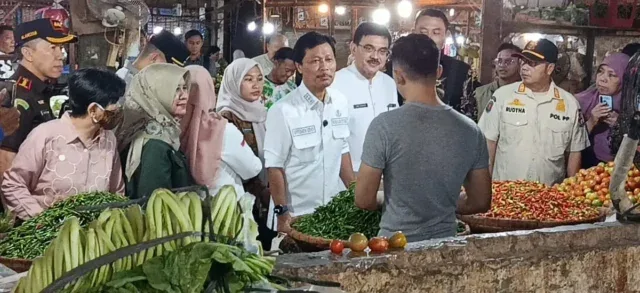 Effendi Edo Tinjau Pasar Jagasatru, Harga Cabai Naik dan Telur Puyuh Sulit Dicari