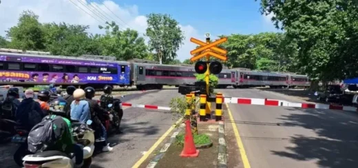 Tingkatkan Keselamatan, KAI Daop 3 Cirebon Pasang 4 Palang Pintu di Perlintasan Krucuk