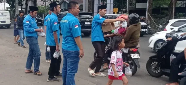 DPD KNPI Kota Cirebon Gelar Aksi Berbagi Takjil Ramadan 2026