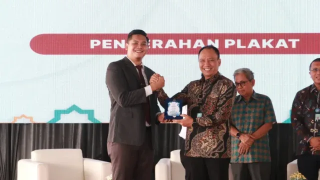 OJK Cirebon Perkuat Literasi Keuangan Nelayan di Desa Gebang Mekar