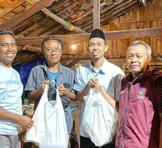HUT SMSI ke-9: SMSI Kota Cirebon Berbagi Sembako dan Gelar Buka Puasa Bersama