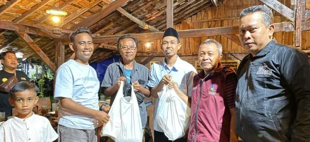 HUT SMSI ke-9: SMSI Kota Cirebon Berbagi Sembako dan Gelar Buka Puasa Bersama