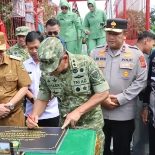 Kunker ke Kota Cirebon, Wakapolda Jabar Hadiri Peresmian Jembatan Merah Putih
