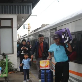 Daop 3 Cirebon Imbau Pelanggan Patuhi Ketentuan Ukuran Koper dan Bagasi Kereta