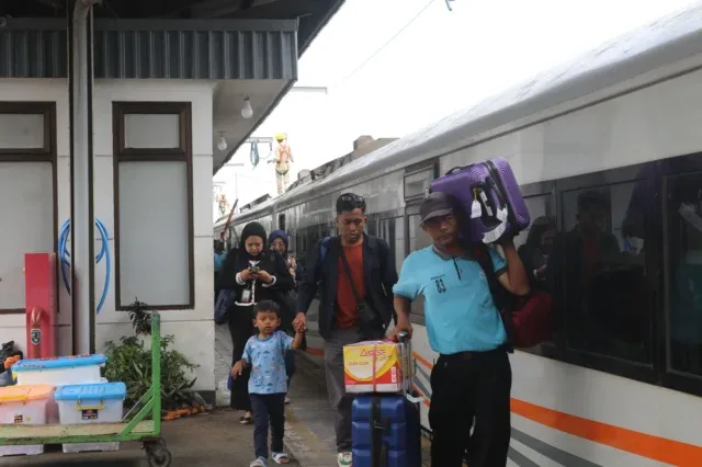 Daop 3 Cirebon Imbau Pelanggan Patuhi Ketentuan Ukuran Koper dan Bagasi Kereta