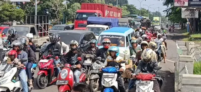 Arus Mudik Lebaran 2026 di Pantura Cirebon Mulai Ramai, Didominasi Sepeda Motor