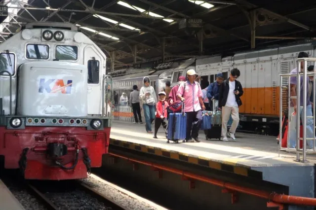 Hari ke-4 Masa Angkutan Lebaran, Sebanyak 52.815 Tiket KA Terjual di Daop 3 Cirebon