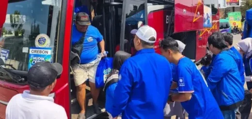 PAN Gelar Mudik Ceria 2026, Puluhan Pemudik Asal Cirebon Tiba di Terminal Harjamukti