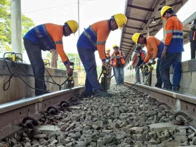 Daop 3 Cirebon Mitigasi Bencana dan Pantau Ketat Titik Rawan Banjir hingga Tanah Labil