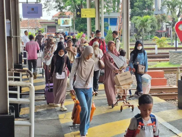 H-1 Lebaran 2026, KAI Daop 3 Cirebon Kedatangan 9 Ribu Penumpang