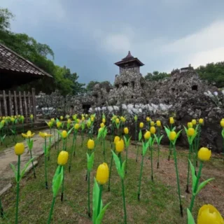 Goa Sunyaragi Buka Hingga Malam dengan Festival Cahaya Lumi Land