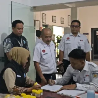 KAI Daop 3 Cirebon Tes Urine Awak KA Yang Akan Melakukan Dinas Selama Lebaran