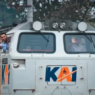 Libur Lebaran, Petugas Daop 3 Cirebon Tetap Layani Pelanggan dengan Optimal