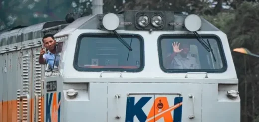 Libur Lebaran, Petugas Daop 3 Cirebon Tetap Layani Pelanggan dengan Optimal