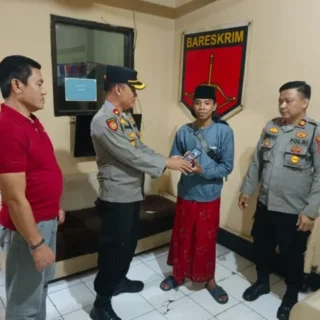 Dicuri Pagi, Malamnya Polisi Kembalikan Handphone Korban Sekaligus Tangkap Pelaku
