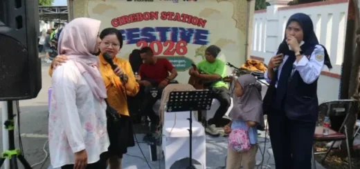 Daop 3 Cirebon Temani Pemudik dengan Live Music di Stasiun