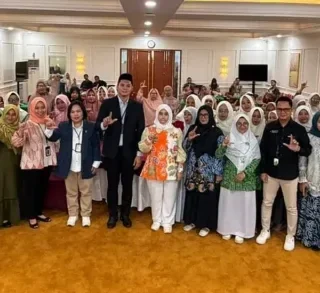 Siti Farida Dorong Perempuan Cirebon Mandiri Lewat Edukasi Keuangan Fatayat NU