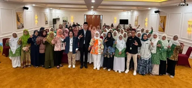 Siti Farida Dorong Perempuan Cirebon Mandiri Lewat Edukasi Keuangan Fatayat NU