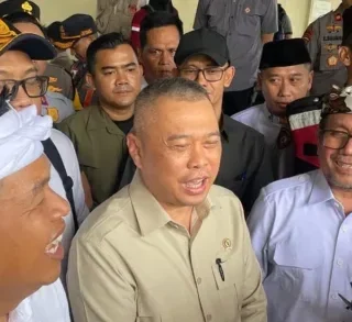 557 Tukang Becak di Cirebon Terima Kompensasi, Menhub: Bantu Lancarkan Mudik