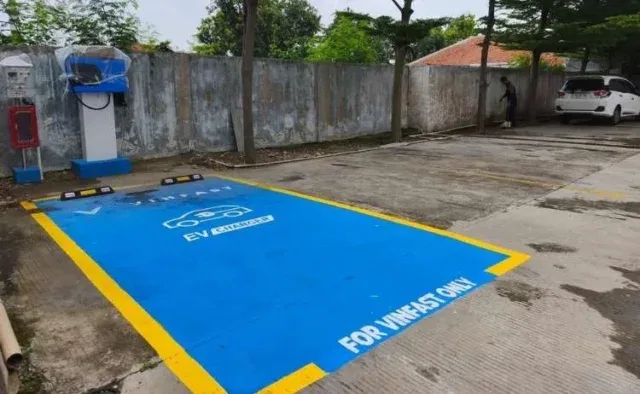 Pemkot Cirebon Siapkan 11 SPKLU, Warga Bisa Cas Mobil Listrik di Kantor Pemerintah
