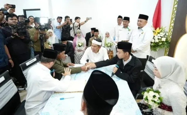Nikah Sederhana Tanpa Utang, Gubernur Jabar Jadi Saksi 5 Pasangan di Depok