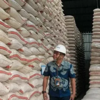 Stok Beras Cirebon Aman, Bulog Pastikan Cadangan Tembus 158 Ribu Ton