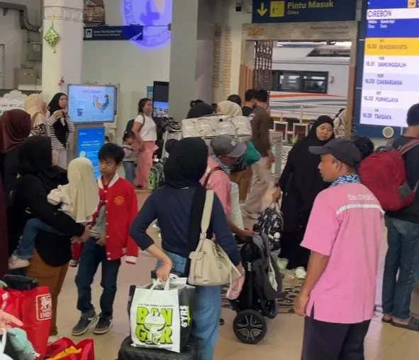 Liburan ke Cirebon Makin Mudah: Turun Kereta, 10 Menit Sudah Bisa Wisata